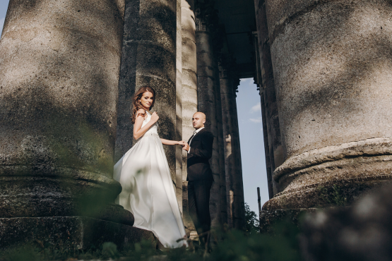chauffeur mariage fontainebleau couple dans ruine pour seance photo
